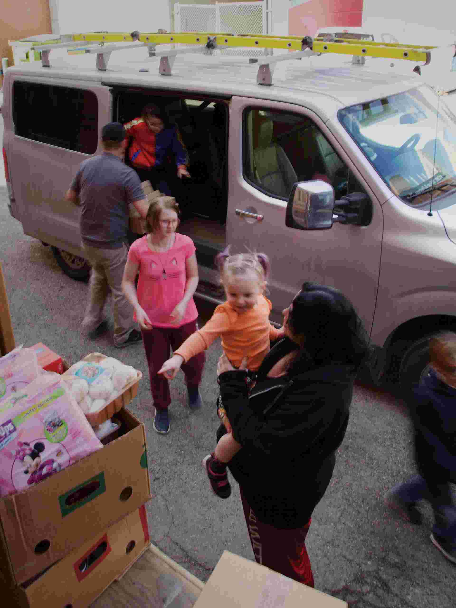 family piling out of a cube van
