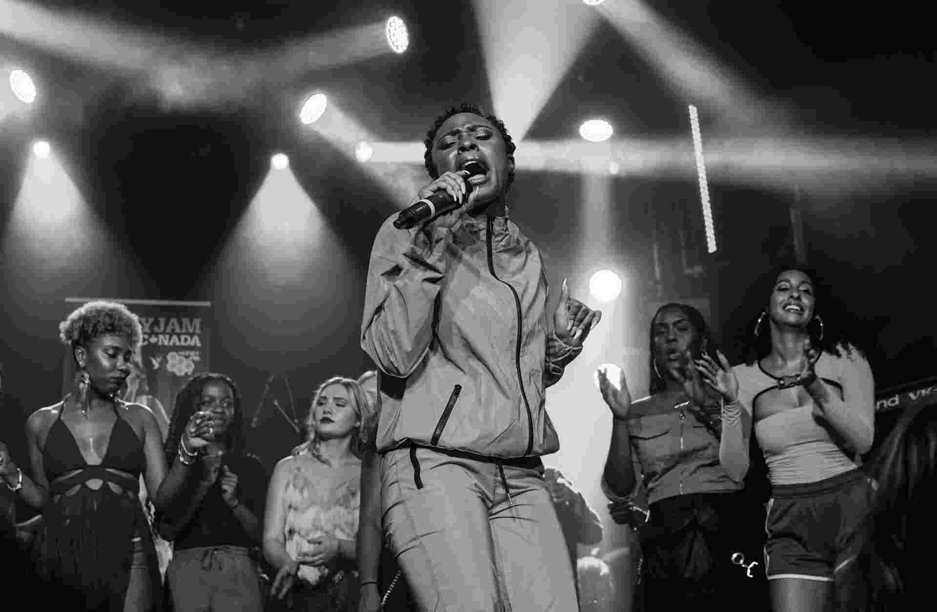Sweet Accolades - 8-singer-live-stage-performance