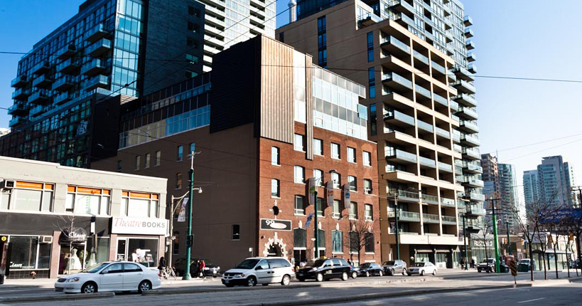 99 Spadina, Toronto- exterior building photo/photo de l'extérieur de l'immeuble