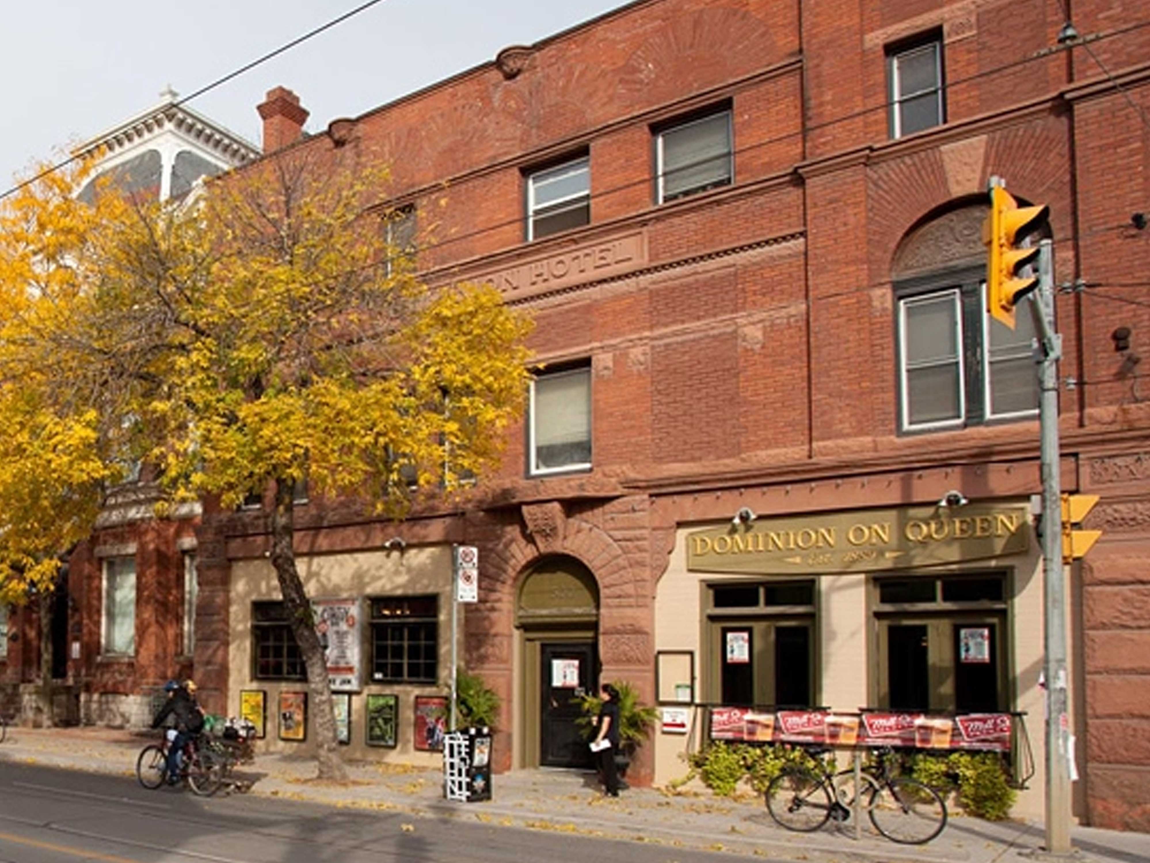 Visiting 441-443 Queen Street West, Toronto, Ontario: Italianate